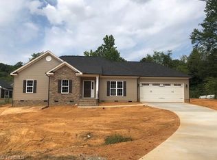604 Northwoods Ct, Randleman, NC 27317