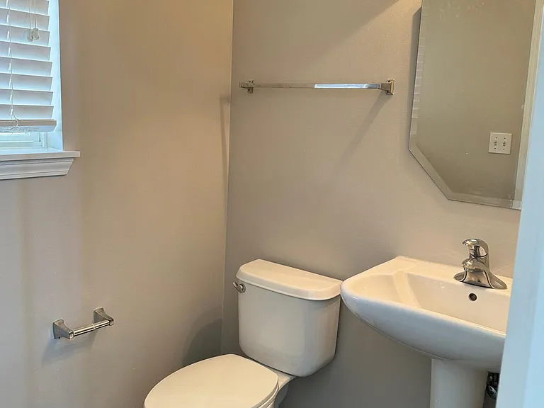 2361 Sunshine Ln — Photo 3