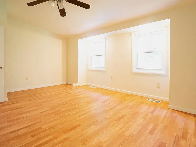 5494 Endicott Ln — Photo 6