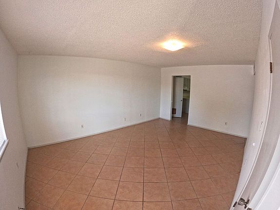 4th image of 910 E Mulberry Ave