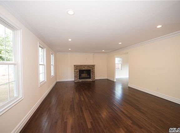 5th image of 16 Midfield St