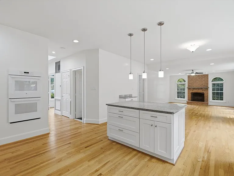 1959 Horse Shoe Dr — Photo 17