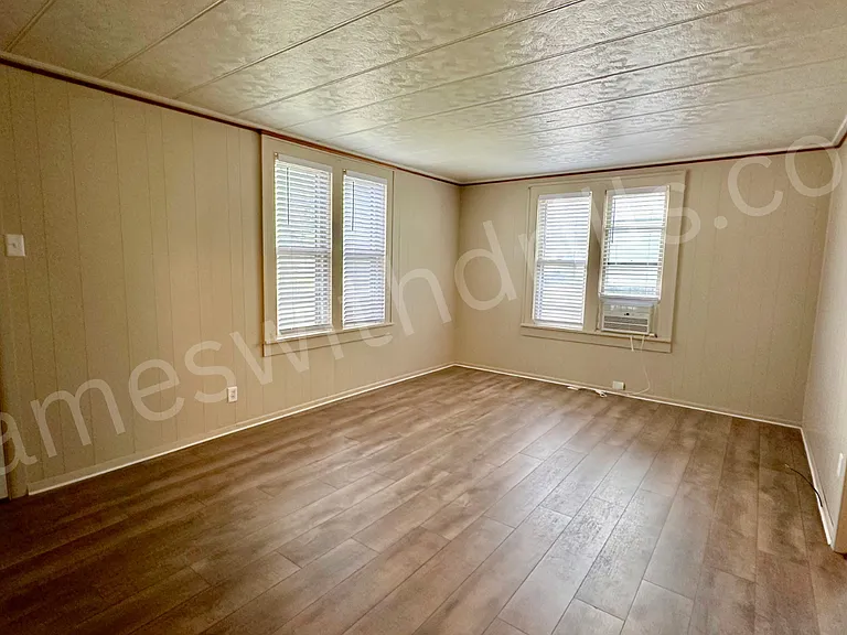 735 S Laura Ave — Photo 4