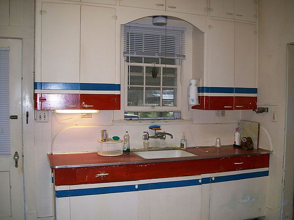 2nd image of 1011 S Lake Arthur Ave