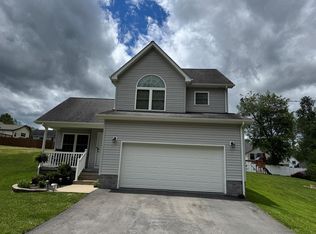 119 Hickory Ave, Daniels, WV