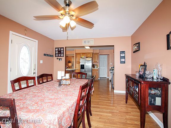 3rd image of 16412 Clark Ln