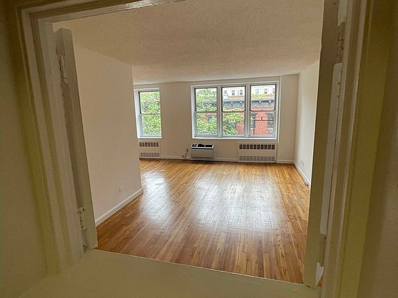 5th image of 320 W 30th St APT 5G