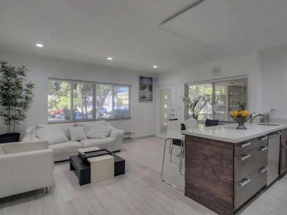 2nd image of 655 Meridian Ave APT 1