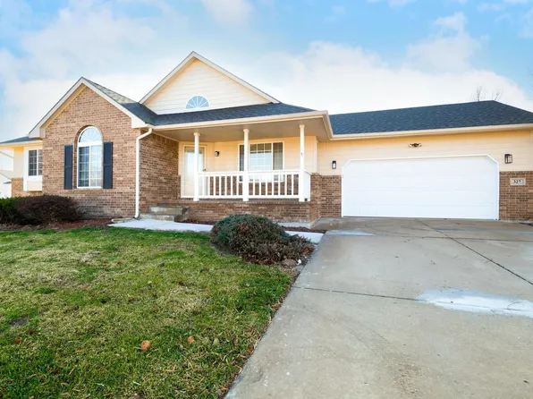 327 Victoria Rd, Newton, KS 67114
