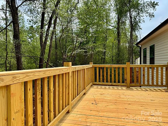 3rd image of 275 Bonaventure Dr