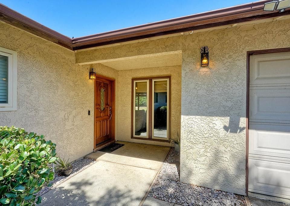 1st image of 935 Tanya Ln
