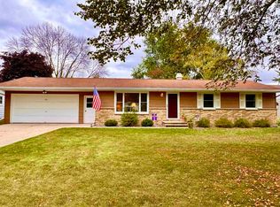 537 Robert Ln, Green Bay, WI 54311