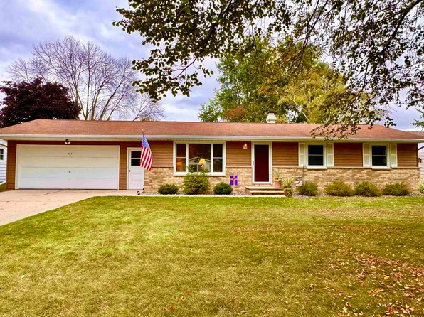537 Robert Ln, Green Bay, WI 54311