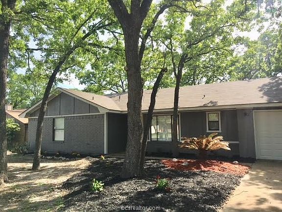 3rd image of 2916 Forestwood Dr