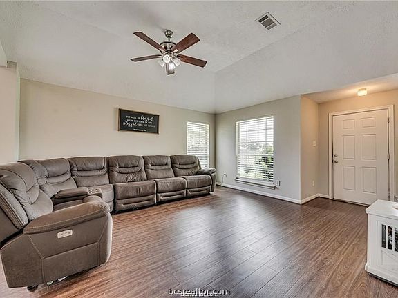 3rd image of 1003 Orchid St