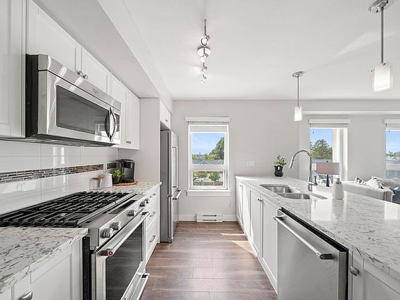 2nd image of 4815 55b St #306