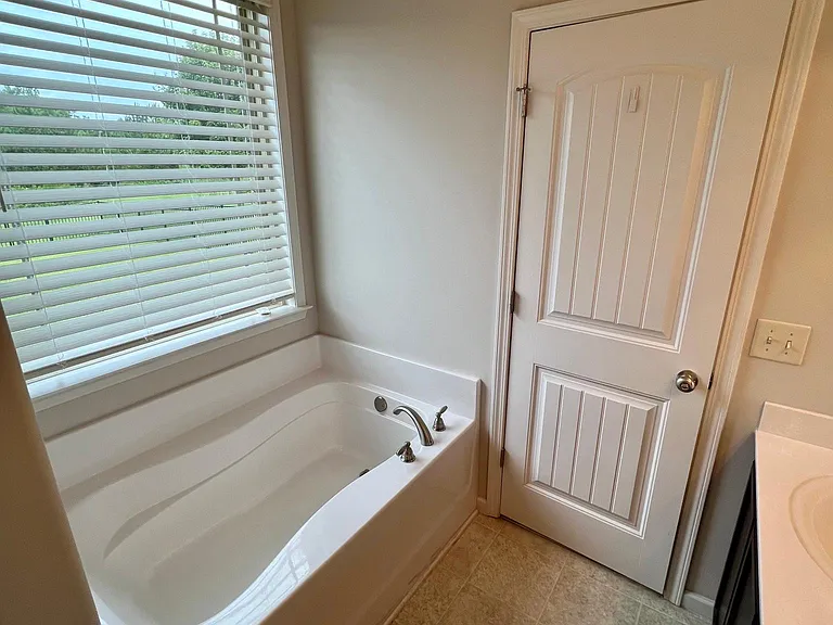 325 S Stonegate Dr — Photo 13