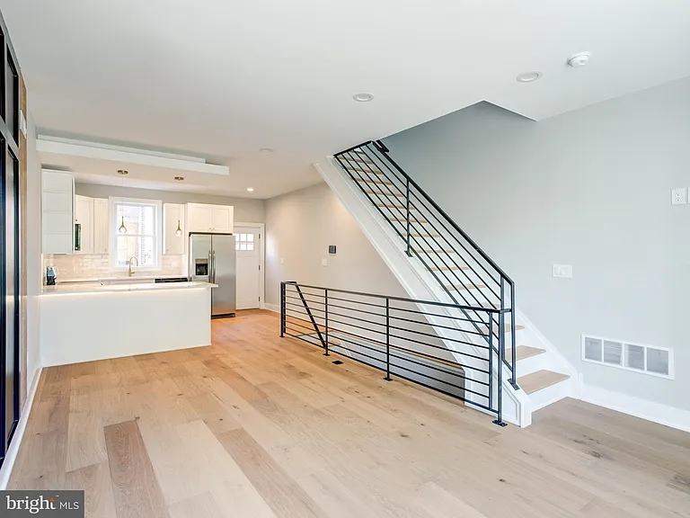 1933 N Leithgow St #35-1 — Photo 31
