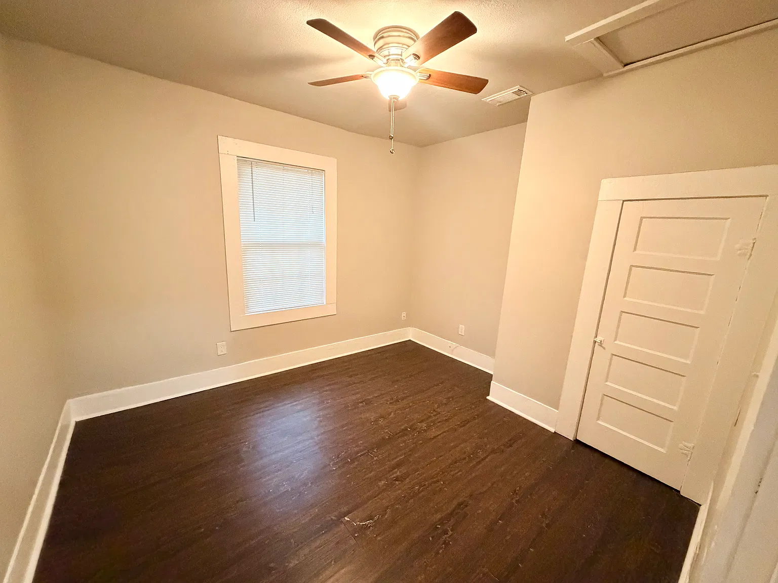 3 bed, 900 sqft, $1,150 — Photo 4