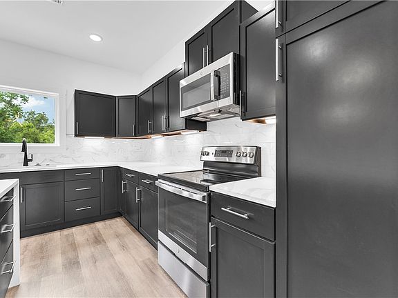 5th image of 30 Rockhill Ln