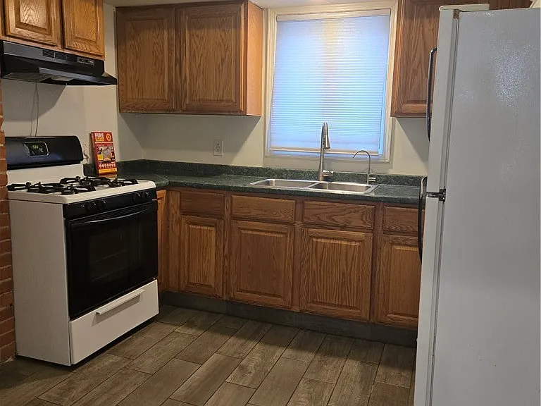 254 W Utica St #S — Photo 10