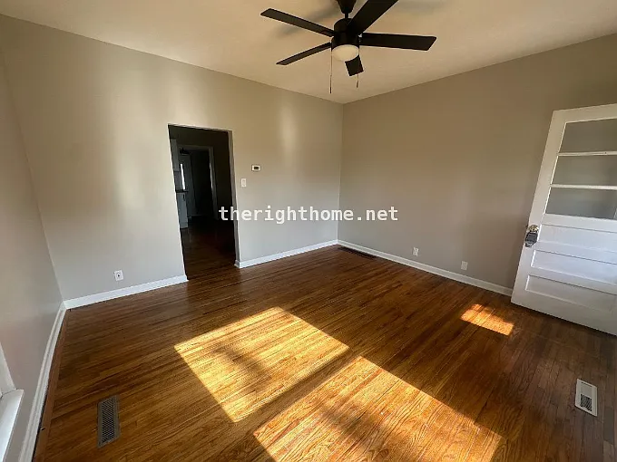 4444 N 60th St — Photo 5