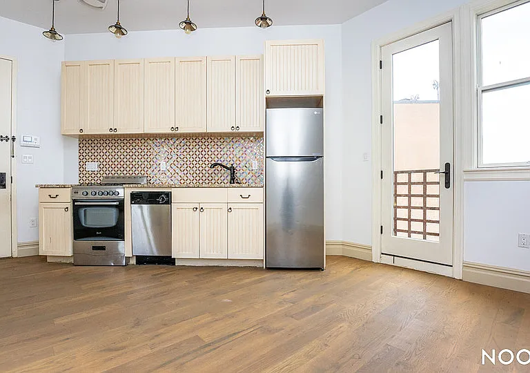 1355 Myrtle Ave #4R — Photo 3