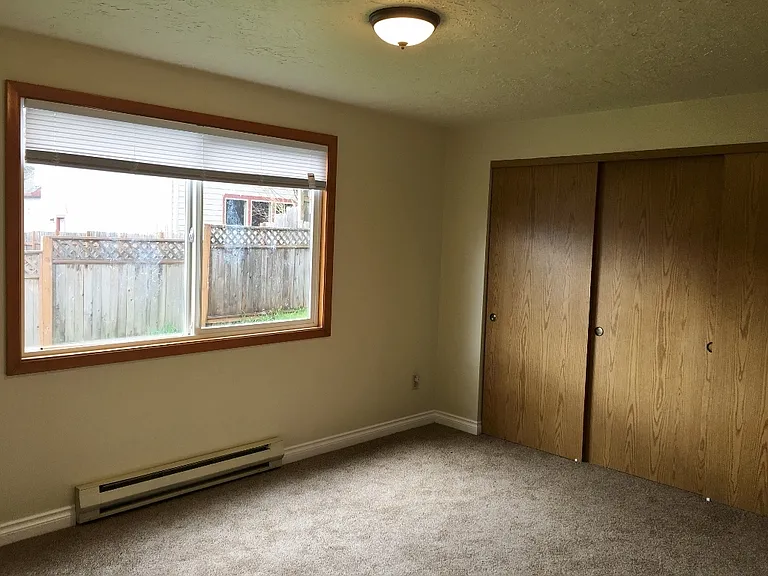 2780 Oxford St — Photo 8