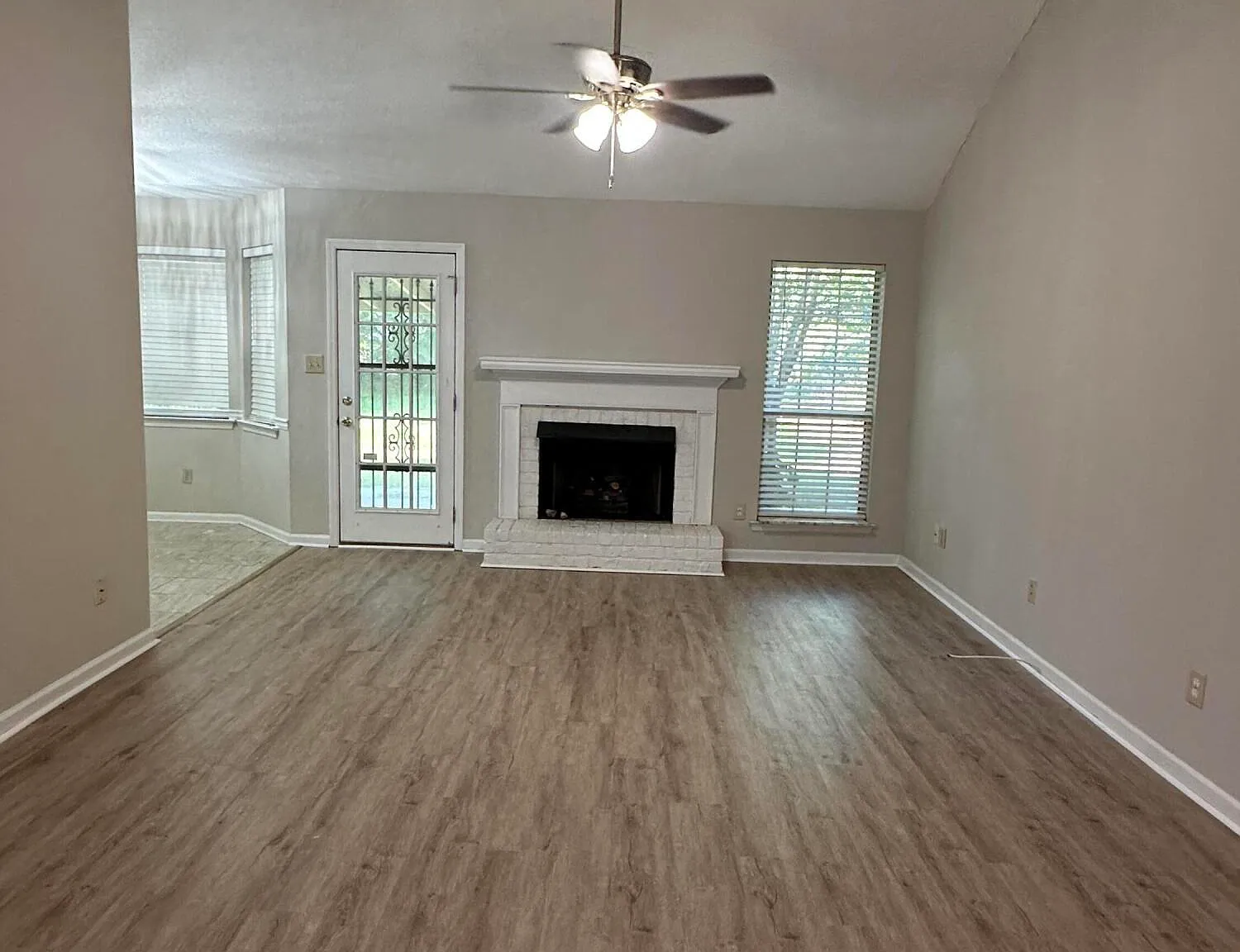 3 bed, 2.0 bath, 1558 sqft, $1,850 — Photo 3