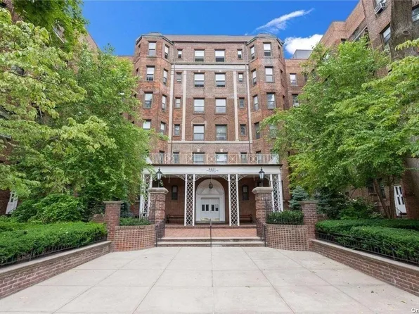84-51 Beverly Road #2I, Kew Gardens, NY 11415
