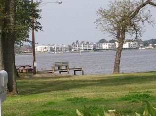 1915 Cove Park Dr, Kemah, TX 77565