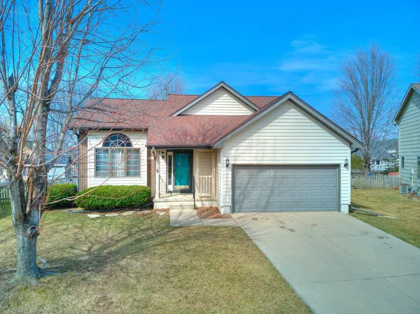 3921 Brookdale Cir, Ames, IA 50010
