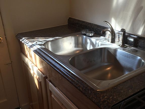 5th image of 517 Montclaire Dr NE