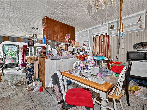 5th image of 1727 Morris St