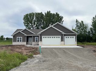 5303 Fenceline Dr, Omro, WI 54963