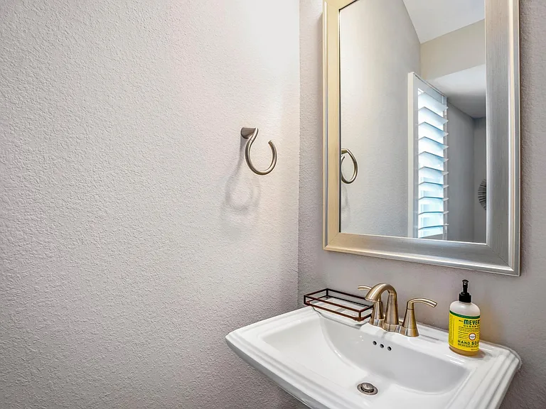 222 Thistle Dr — Photo 10