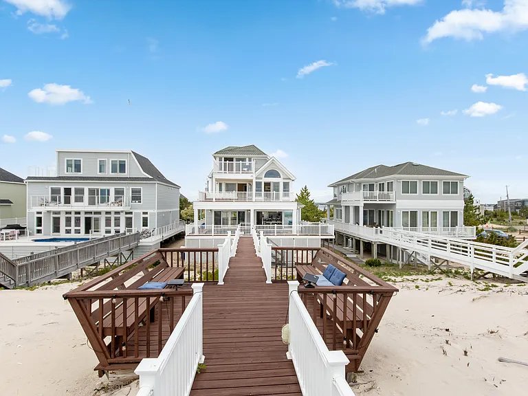 863 Dune Rd — Photo 41