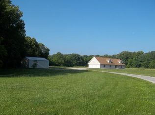 23 Kickapoo Valley Dr, Charleston, IL 61920