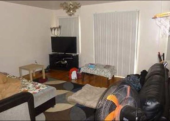 2nd image of 119 Oxford Ave