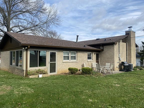 4th image of 92 Rose Bay Ln