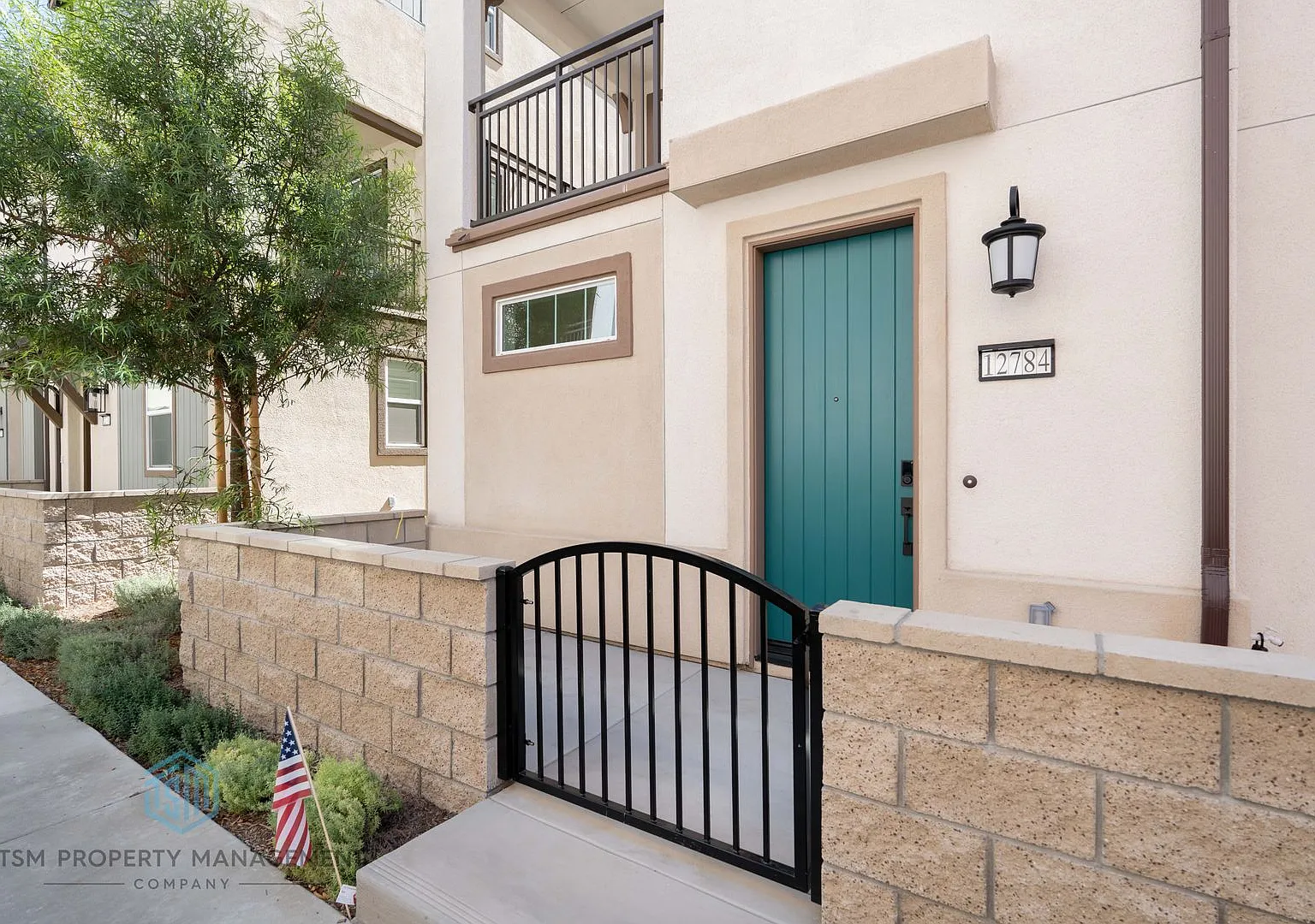 Brand New 3 Bed 2.5 Bath Townhouse in Eastvale Square! — Photo 1