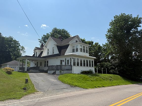 3rd image of 425 Pleasant St
