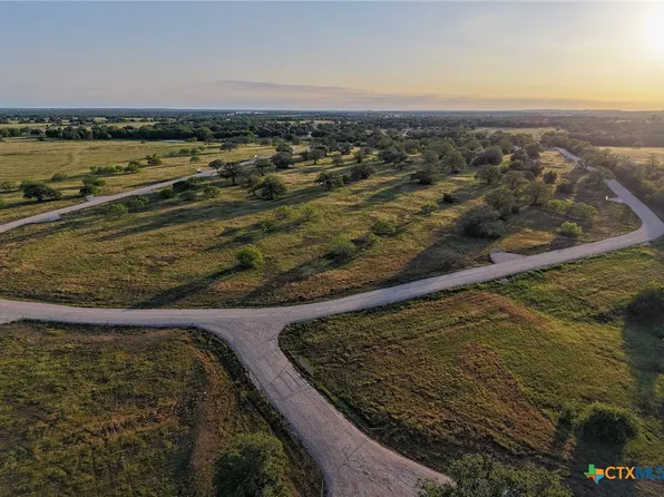 822 Main Loop Rd, Waelder, TX 78959