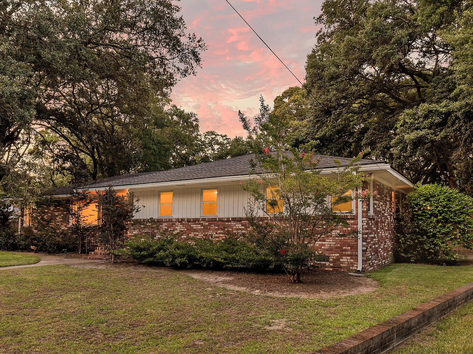 3 bed, 2.0 bath, 2036 sqft, $3,500 — Photo 3