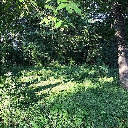 3rd image of 308 Oak Dr