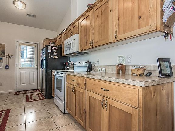 4th image of 1415 NW Breann Loop