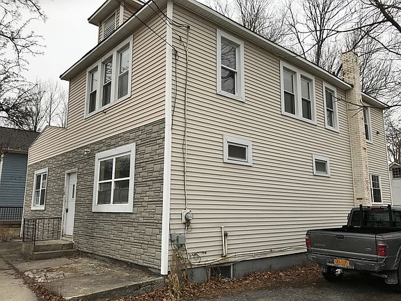 2nd image of 118 Sullivan St