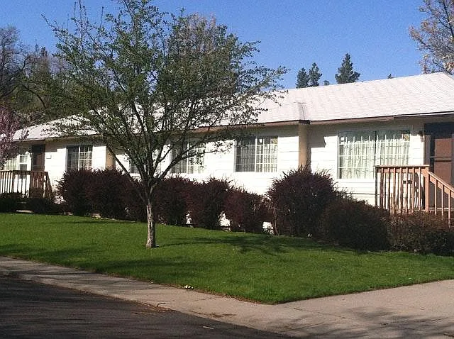2 bed, 870 sqft, $1,050 — Photo 2