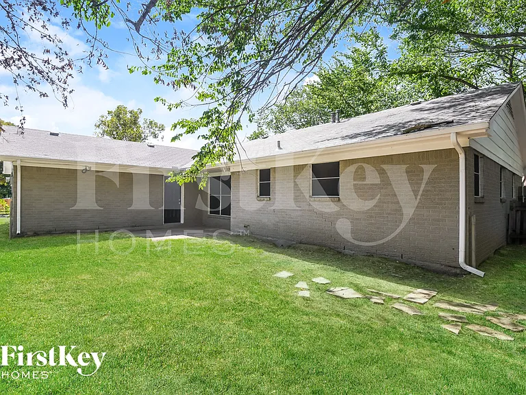 600 NW Chisholm Rd — Photo 15