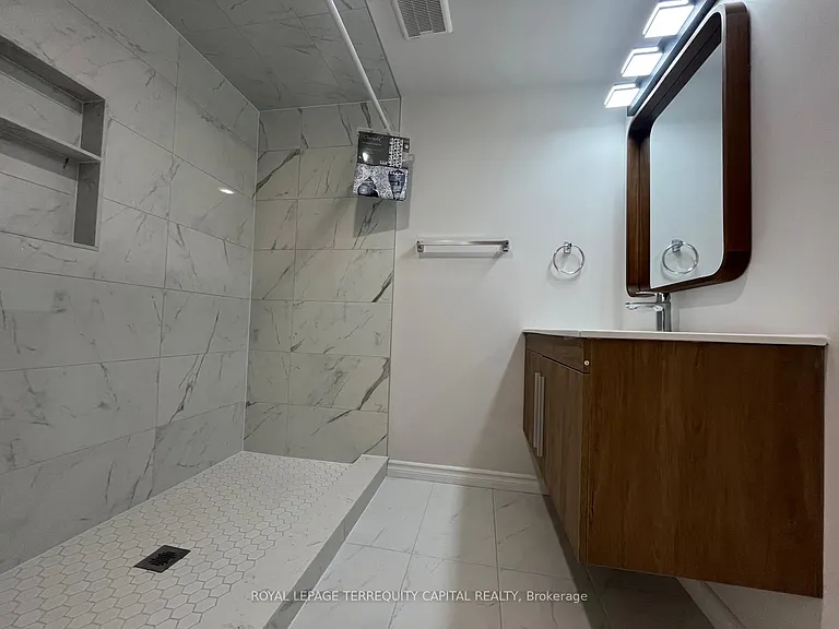 1416 Maple Rd #2 — Photo 8